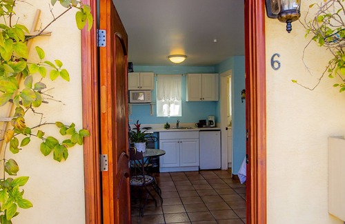 Leucadia Hotel | Tranquil Leucadia Beach Inn: Spa and Family-Friendly Retreat