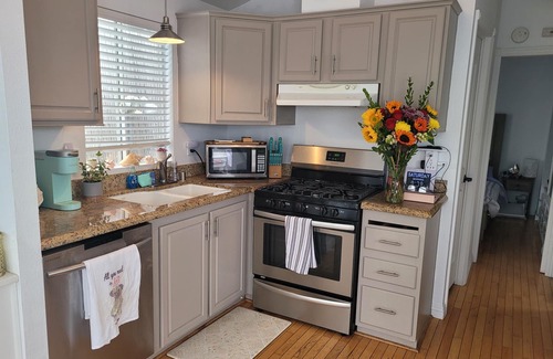 Leucadia Cottage | Leucadia Beach Cottage: Pet-Friendly Retreat Steps from Shore
