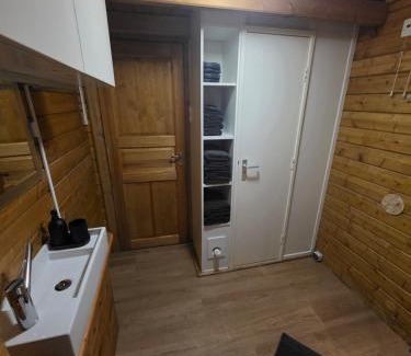 Vijfhuizen Apartment | leuke gezellige blokhut