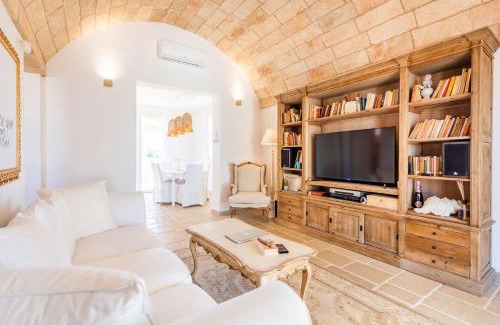 Salve Villa | Discover Leukos: Oceanfront 4-Star Hotel with Pool