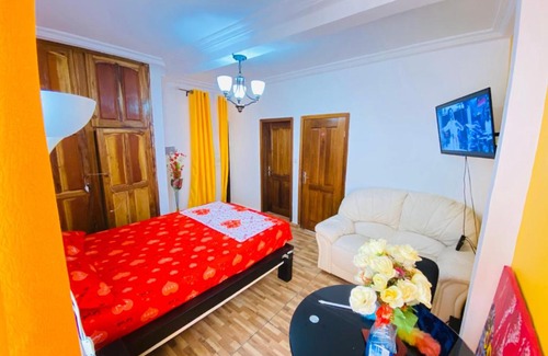 Douala Bed & Breakfast | Pet-Friendly Leussa Guest House with Hot Tub for Families