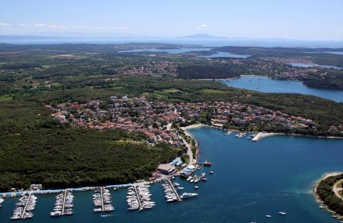 Pjescana Uvala Apartment | Oceanfront Levak Apartments - Apt.3 with 9.5/10 Rating