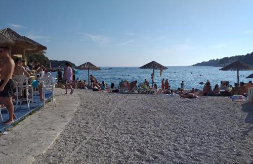 Pjescana Uvala Apartment | Oceanfront Levak Apartments - Apt.3 with 9.5/10 Rating