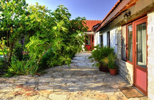 Bulgarevo Villa | Levana Guest House: Family-Friendly Stay with Great Dining