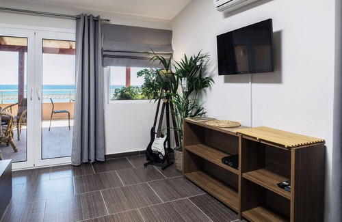 Tsilivi Apartment | Oceanfront Level 3 Sea View Studio with Spa & Breakfast