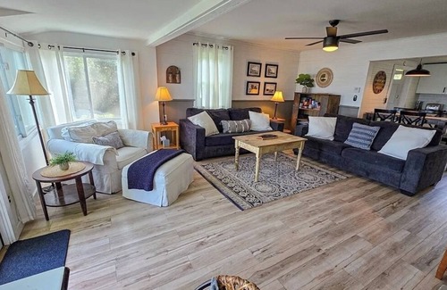 Auburn Cottage | Recently Remodeled: Family-Friendly Retreat by the Beach
