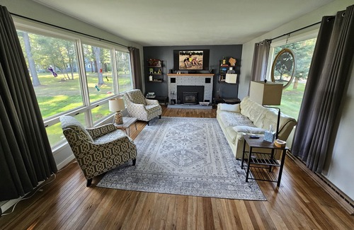 Tomahawk Cottage | Pet-Friendly Level Frontage Home with Fireplace & Pool