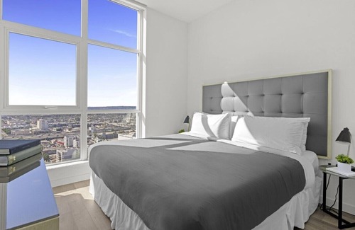 Downtown Los Angeles Hotel | Discover Level - Hope and Flower Sky Suite in DTLA