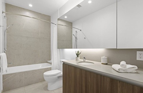 Downtown Los Angeles Hotel | Discover Level - Hope and Flower Sky Suite in DTLA