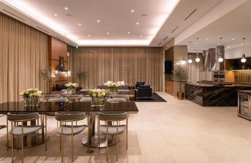 Downtown Los Angeles Hotel | Pet-Friendly Retreat with Pool and Ocean View in Downtown LA