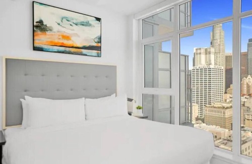 Downtown Los Angeles Hotel | Cozy Level South Hill: One Bedroom & Office in Downtown LA