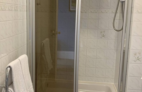 Crieff House | Discover Leven House: Family-Friendly with Top Amenities