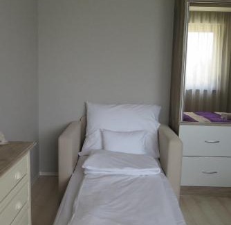 Sarvar Apartment | Top-Rated Levendula Apartmanház with Family-Friendly Amenities
