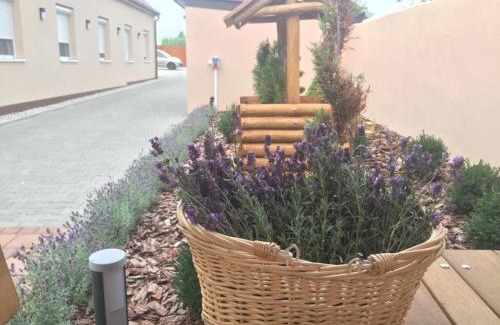 Gyor House | Cozy Levendula Vendégház: Family-Friendly with Breakfast