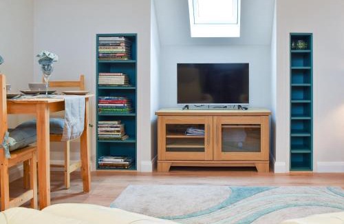Bures House | Discover Family-Friendly Comfort at Leveret Lodge