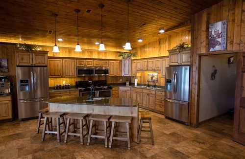 Yankton Hotel | Inviting Lewis and Clark Resort: Pool, Restaurant & More