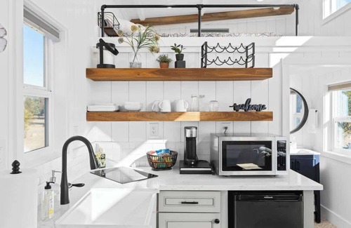 Lindsay Apartment | Experience Lewis Ranch: Pet-Friendly Retreat for Families