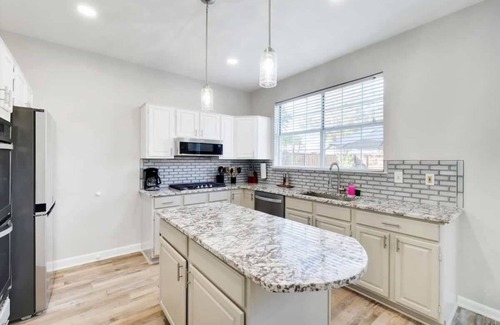Lewisville House | Lewisville Estate - Family-Friendly 5BR with Game Room