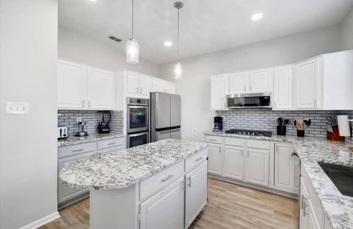 Lewisville House | Lewisville Estate - Family-Friendly 5BR with Game Room