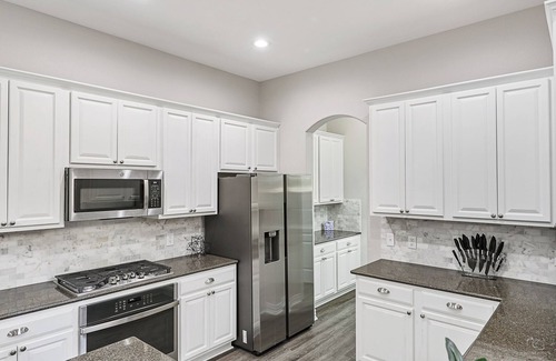 Lewisville House | Lewisville Retreat | 5BR Home