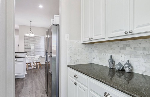 Lewisville House | Lewisville Retreat | 5BR Home