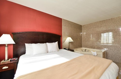 Queens Hotel | Convenient Lex View Inn with Child-Friendly Amenities