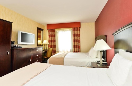 Queens Hotel | Convenient Lex View Inn with Child-Friendly Amenities