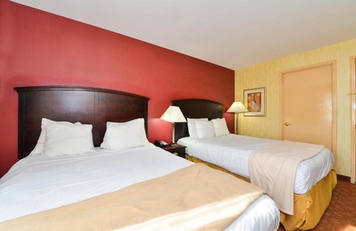Queens Hotel | Convenient Lex View Inn with Child-Friendly Amenities