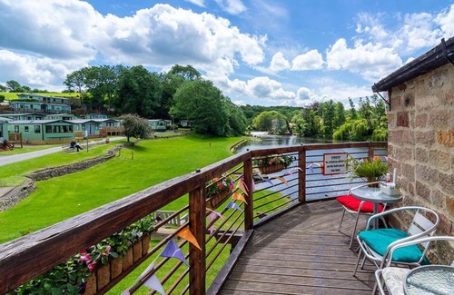 Knaresborough Apartment | Pet-Friendly Leylandii 2 Bed Holiday Home in Scenic Locale