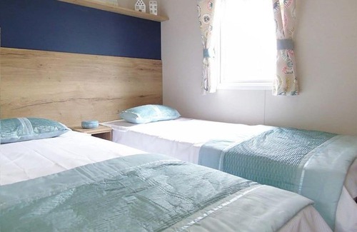Knaresborough Apartment | Pet-Friendly Leylandii 2 Bed Holiday Home in Scenic Locale