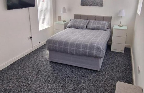 Everton House | Ideal Anfield Retreat: Family-Friendly Home with Parking