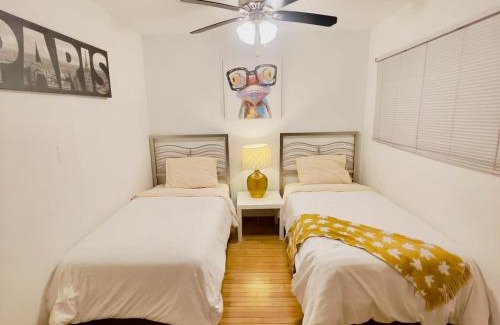 Des Plaines Apartment | Discover a 2-Bedroom Apartment Near Chicago with Ocean View