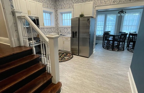 Walnut Street House | Historic Downtown Retreat: Pet Friendly & Family Welcoming