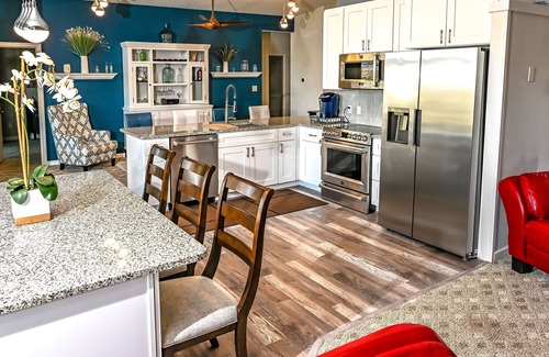 Tri-Cities House | Tranquil River View Retreat: 9.8 Rated, Family-Friendly Stay