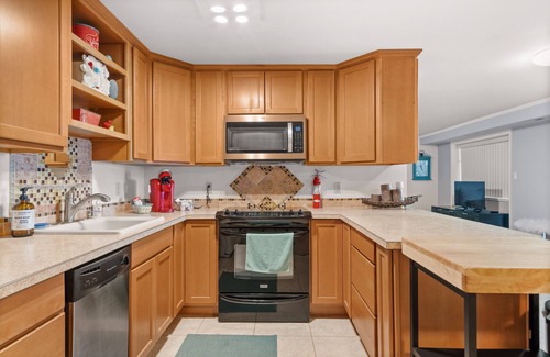 Tri-Cities House | Tranquil River View Retreat: 9.8 Rated, Family-Friendly Stay