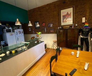 San Telmo Bed & Breakfast | Exceptional LGY Bed & Breakfast for Men with Hot Tub Access