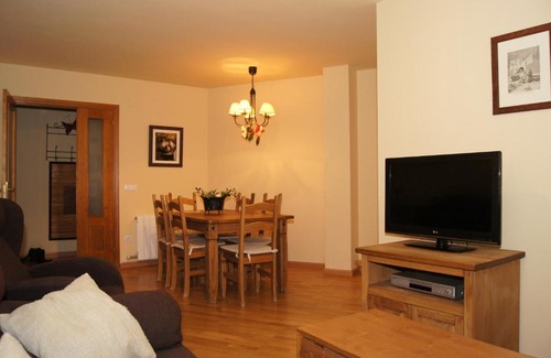 Linsoles Apartment | Discover Family-Friendly Comfort at LH Selva de Conques