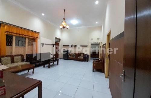 Tuban Sub-District Hotel | Top-Rated LH101 Guest House Syariah near Makam Sunan Bonang