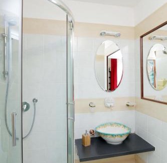 Salario House | Cozy LHG Rooms: Family-Friendly Stay with Great Reviews