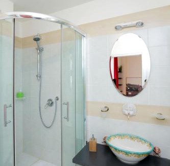 Salario House | Cozy LHG Rooms: Family-Friendly Stay with Great Reviews