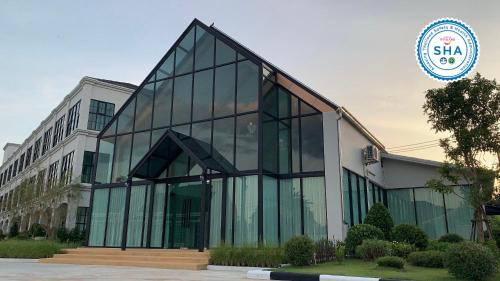 Trat Hotel | Relax at Li CALLA Resort Trat with Ocean Views & Pool Access
