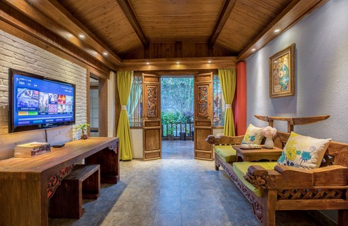 Shuhe Old Town House | Explore Li Jiang Tang Feng Yard No.4: Family-Friendly Stay