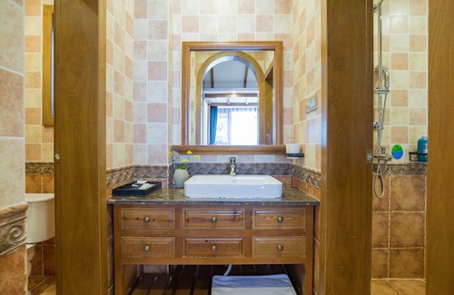 Shuhe Old Town House | Explore Li Jiang Tang Feng Yard No.4: Family-Friendly Stay