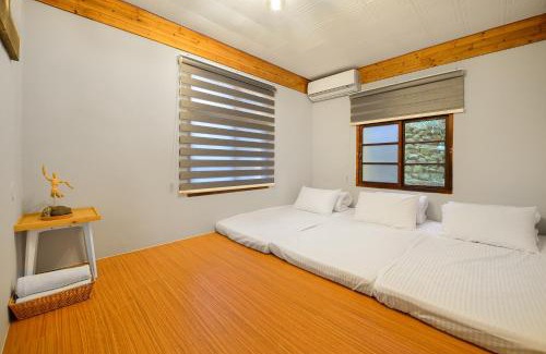 Nanzhuang Bed & Breakfast | Cozy Li Jin Kuan Homestay with Pet-Friendly Amenities