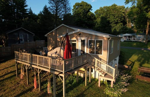 Cambridge Springs Apartment | Li'l Love Inn: Waterfront Retreat with Pet-Friendly Charm