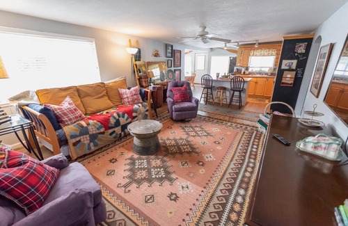 Cambridge Springs Apartment | Li'l Love Inn: Waterfront Retreat with Pet-Friendly Charm