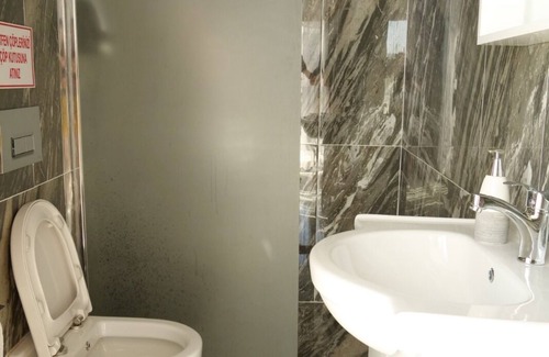 Kiyikoy Hotel | Relax at Limon Hotel Kıyıköy with Pool and Family Amenities