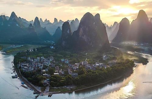 Yangshuo Hotel | Relax at Yangshuo Xingping Island Resort - 4-Star Retreat