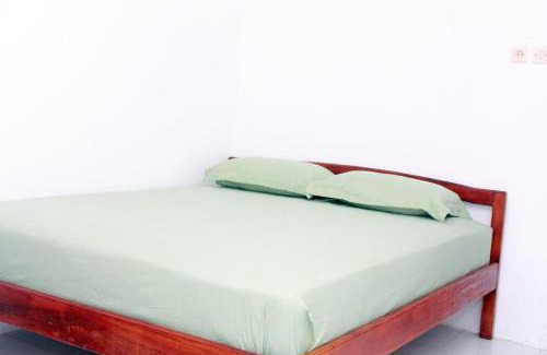 Moni House | Family-Friendly Liahz Lodge with Inviting Hot Tub