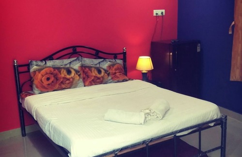 Anjuna House | Cozy Libanton Guest House with Kitchen Amenities